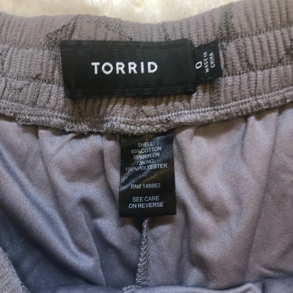 Torrid gray floral lace shorts - Picture 6 of 6